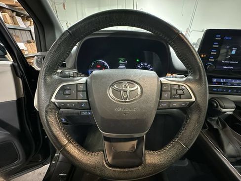 Used 2022 Toyota Sienna XLE FWD image 15