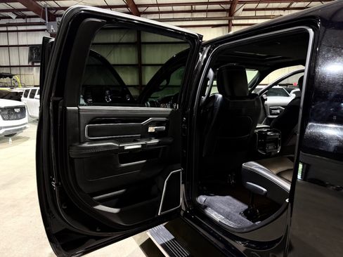 Used 2019 RAM 2500 Laramie AWD/4WD image 16