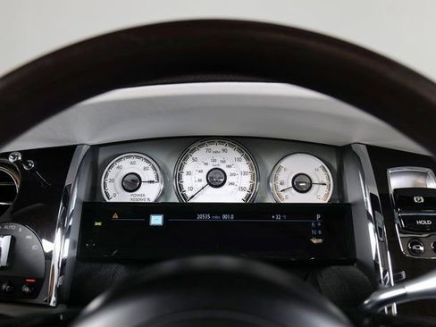 Used 2018 Rolls-Royce Dawn image 26