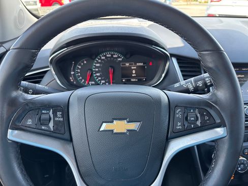 Used 2019 Chevrolet Trax LT w/ LT Convenience Package AWD/4WD image 21