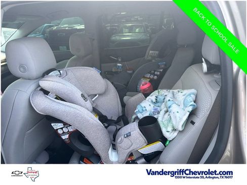 Used 2022 GMC Acadia SLE FWD image 14