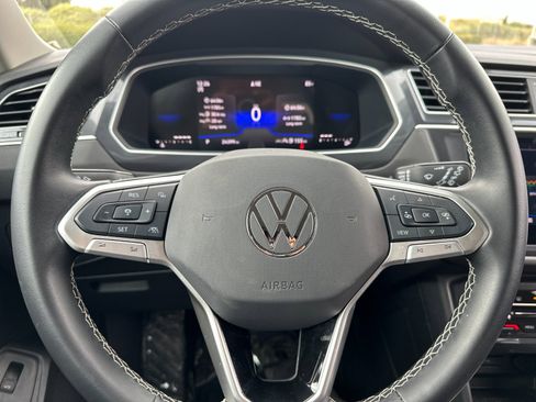 Used 2024 Volkswagen Tiguan SE image 23