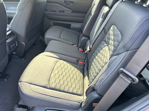 New 2026 Nissan Pathfinder SV w/ SV Premium Package FWD image 19