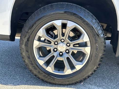 Used 2024 Chevrolet Silverado 1500 High Country w/ Z71 Off-Road Package image 17