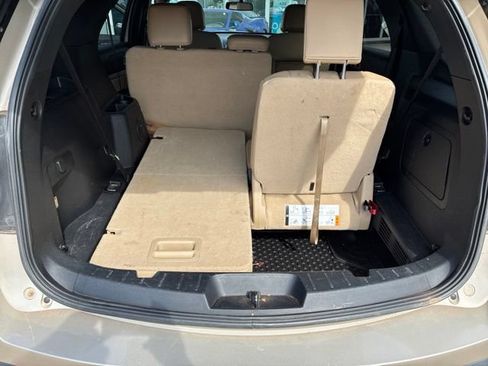 Used 2017 Ford Explorer XLT w/ Equipment Group 202A FWD image 12