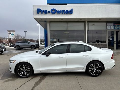 Used 2024 Volvo S60 B5 Core image 8