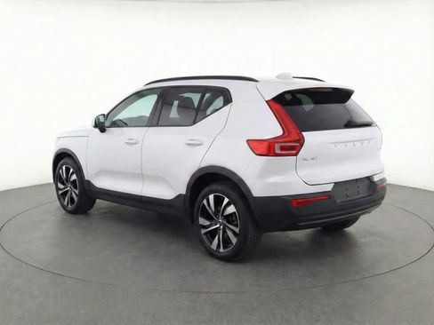 Certified 2024 Volvo XC40 B5 Plus w/ Protection Package Premier image 33