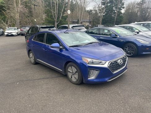 Used 2022 Hyundai Ioniq SE image 2