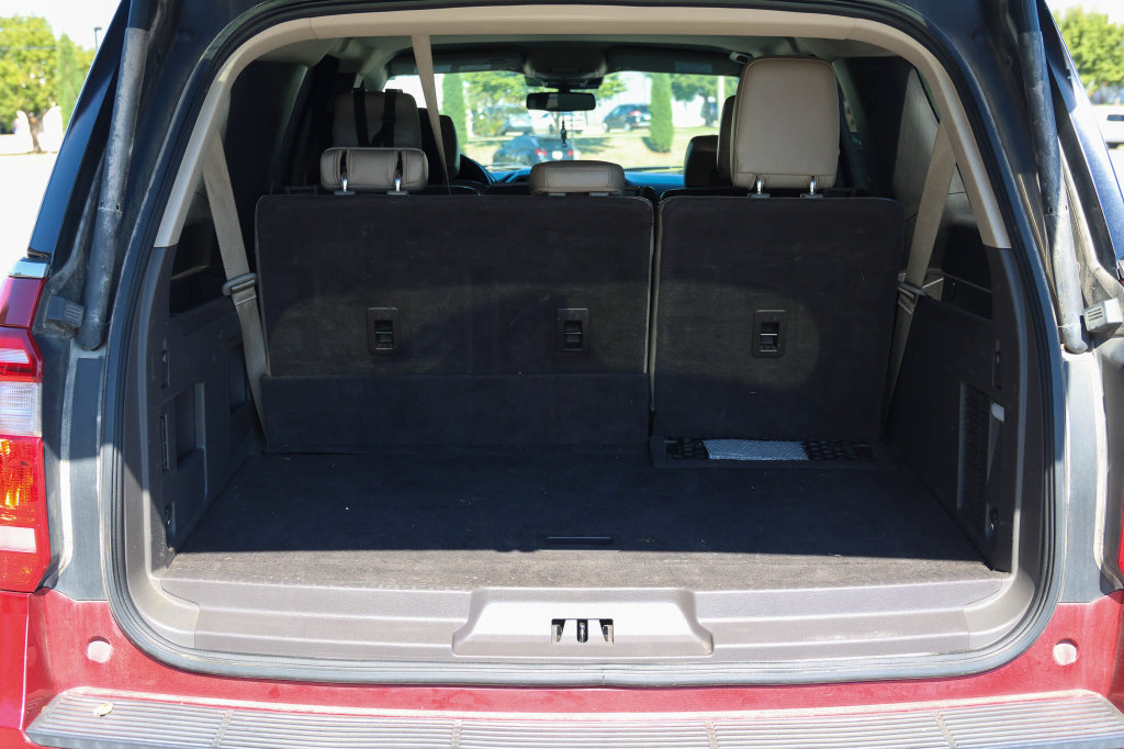 Used 2019 Ford Expedition Max XLT w/ Equipment Group 202A AWD/4WD image 8
