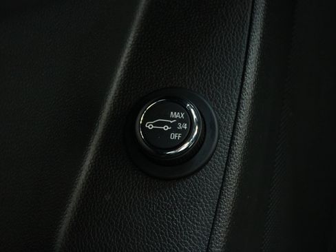 Used 2023 Chevrolet Traverse LT FWD image 29