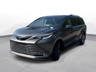 Used 2023 Toyota Sienna Platinum FWD video 2