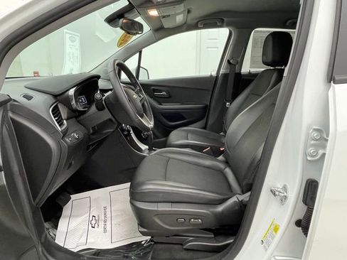 Certified 2022 Chevrolet Trax LT w/ Sport Edition image 9