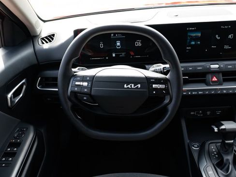 Used 2025 Kia K4 FWD image 11