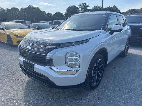 Used 2022 Mitsubishi Outlander ES FWD image 1