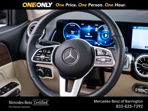 Used 2023 Mercedes-Benz GLB 250 4MATIC w/ Premium Package image 11