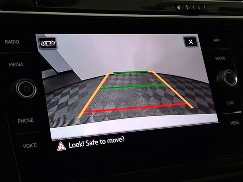 Used 2022 Volkswagen Tiguan SE image 4