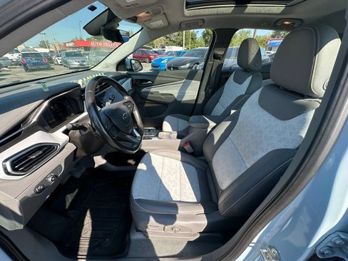 Used 2022 Chevrolet Bolt EUV Premier w/ Sun & Sound Package FWD image 10