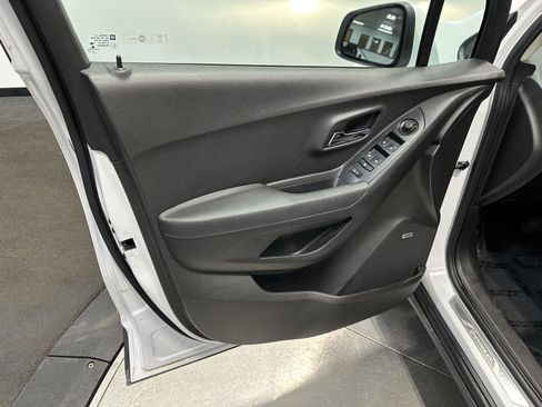 Used 2016 Chevrolet Trax LTZ image 9