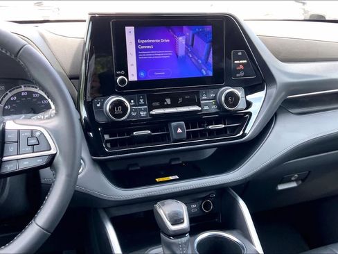 Used 2023 Toyota Highlander XSE image 7