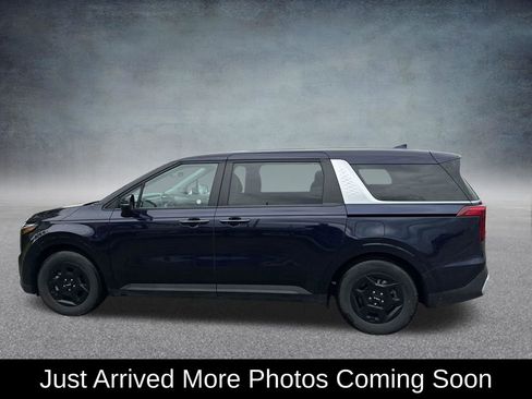 Used 2025 Kia Carnival FWD image 2