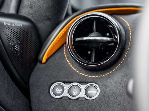 Used 2026 McLaren 750S Spider RWD image 34