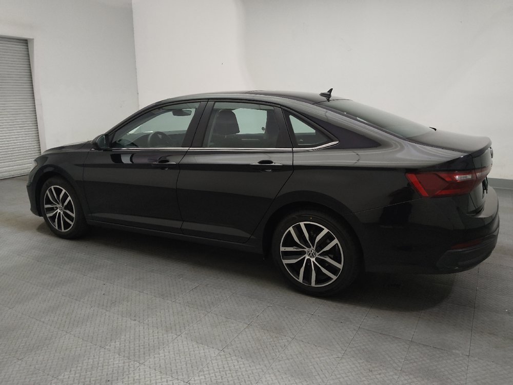 Used 2025 Volkswagen Jetta SE FWD image 3