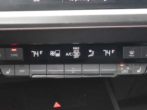 Used 2022 Audi Q4 e-tron Prestige image 21