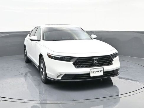 Certified 2023 Honda Accord EX image 17