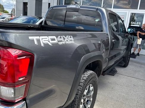 Certified 2019 Toyota Tacoma TRD Off-Road AWD/4WD image 5