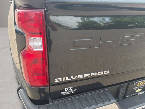 Used 2022 Chevrolet Silverado 2500 LT w/ Convenience Package AWD/4WD image 16