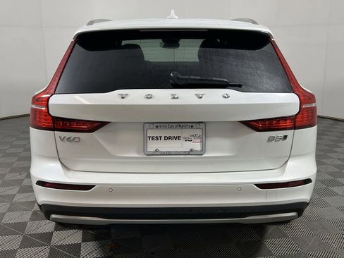 Certified 2025 Volvo V60 B5 Cross Country Plus image 9