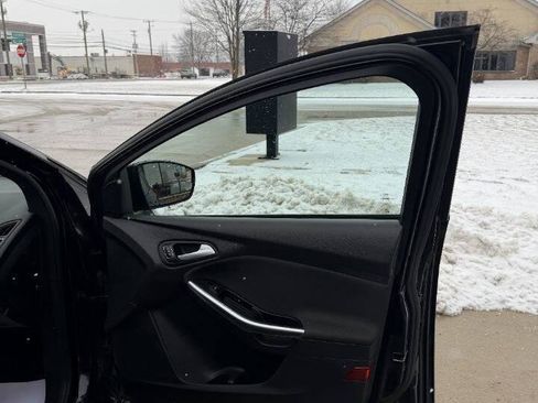 Used 2017 Ford Focus ST image 33