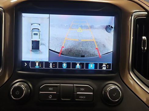 Used 2020 Chevrolet Silverado 1500 High Country w/ Technology Package AWD/4WD image 25
