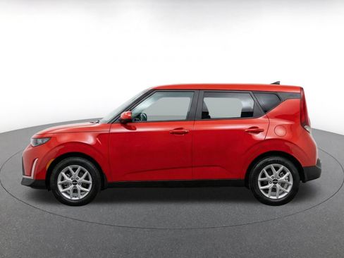 Used 2025 Kia Soul LX w/ LX Technology Package FWD image 4