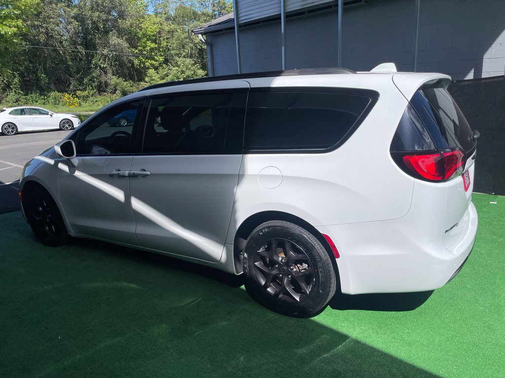 Used 2019 Chrysler Pacifica Touring-L Plus w/ S Appearance Package FWD image 6