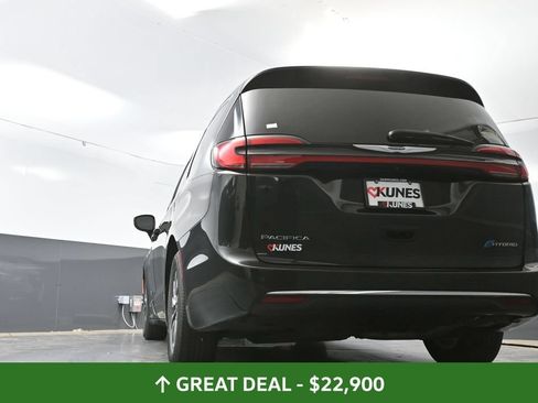 Used 2023 Chrysler Pacifica Touring-L FWD image 63
