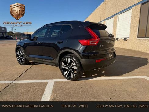 Used 2023 Volvo XC40 B5 Ultimate w/ Climate Package AWD/4WD image 3