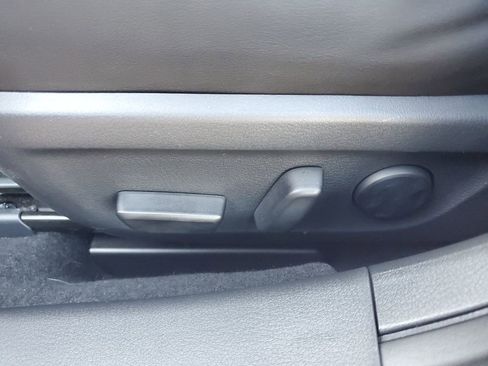 Certified 2025 MAZDA MAZDA3 Hatchback w/ Appearance Package image 19