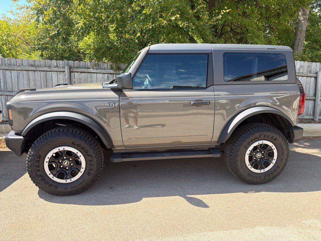 Used 2025 Ford Bronco 2-Door w/ Sasquatch Package AWD/4WD image 3