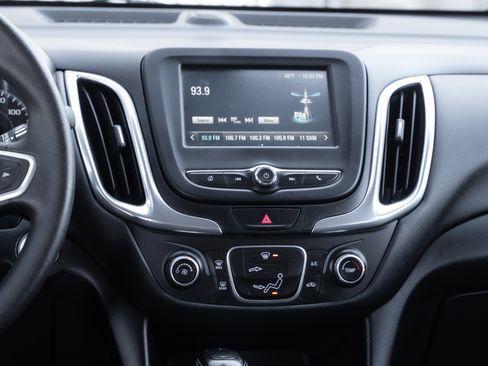 Used 2018 Chevrolet Equinox LT image 12