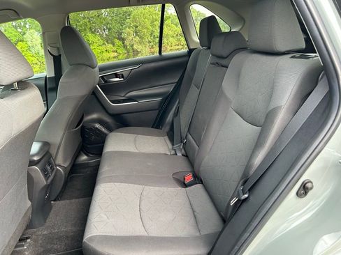 Used 2022 Toyota RAV4 XLE FWD image 14