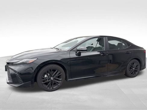 Used 2025 Toyota Camry SE image 14