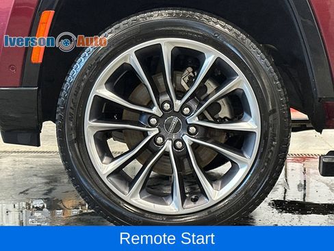 Used 2022 Jeep Wagoneer Series III w/ Premium Group I AWD/4WD image 11
