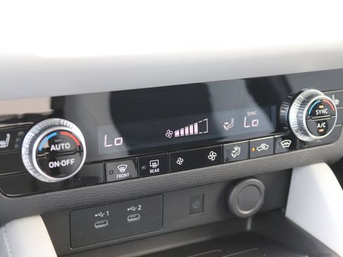 Used 2025 Mitsubishi Outlander SE AWD/4WD image 19