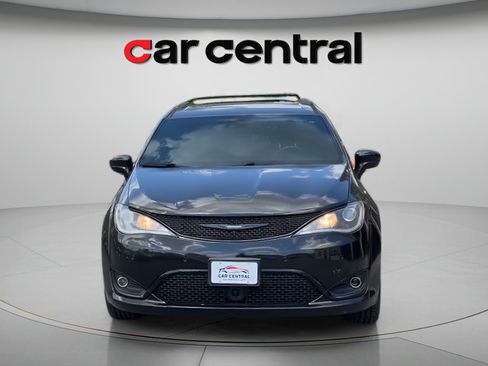 Used 2018 Chrysler Pacifica Touring-L Plus w/ Advanced Safetytec Group FWD image 8