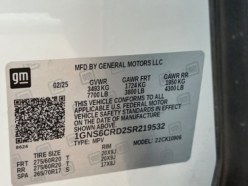 Used 2025 Chevrolet Suburban LT w/ Comfort Package image 38