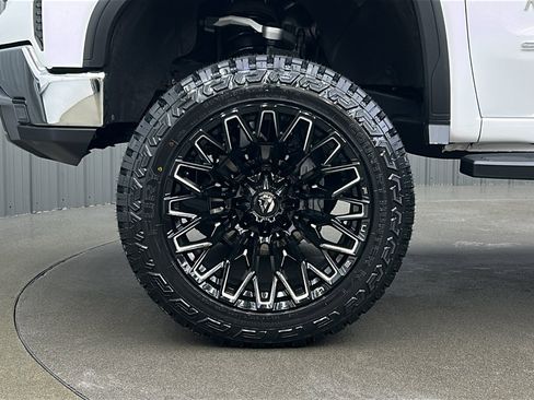 Used 2023 GMC Sierra 1500 SLT image 9