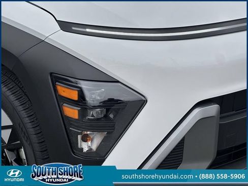 Certified 2025 Hyundai Kona SEL AWD/4WD image 11