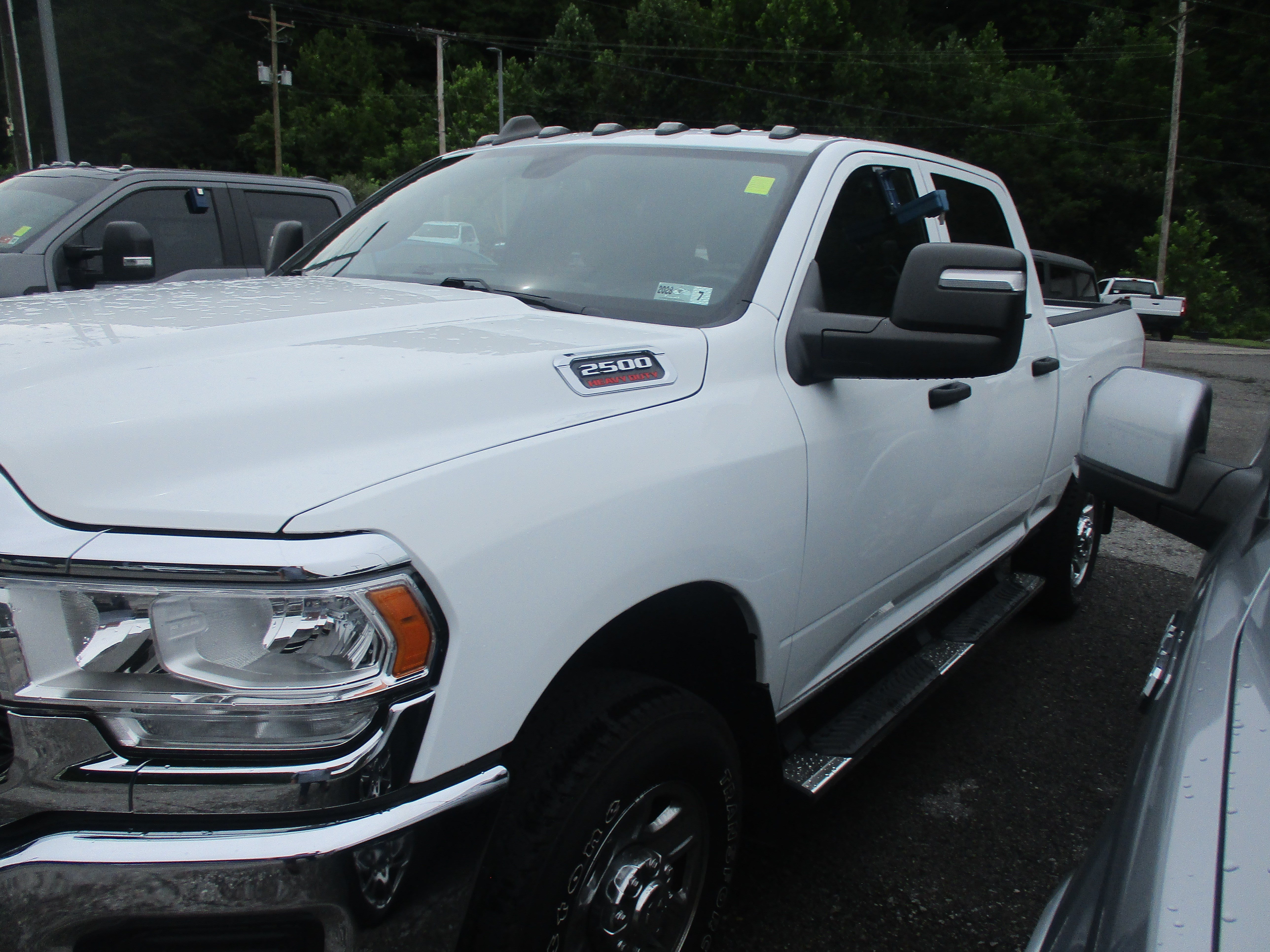 Used 2024 RAM 2500 Tradesman w/ Chrome Appearance Group AWD/4WD image 7