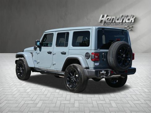 Used 2025 Jeep Wrangler Unlimited Sahara w/ Safety Group AWD/4WD image 8